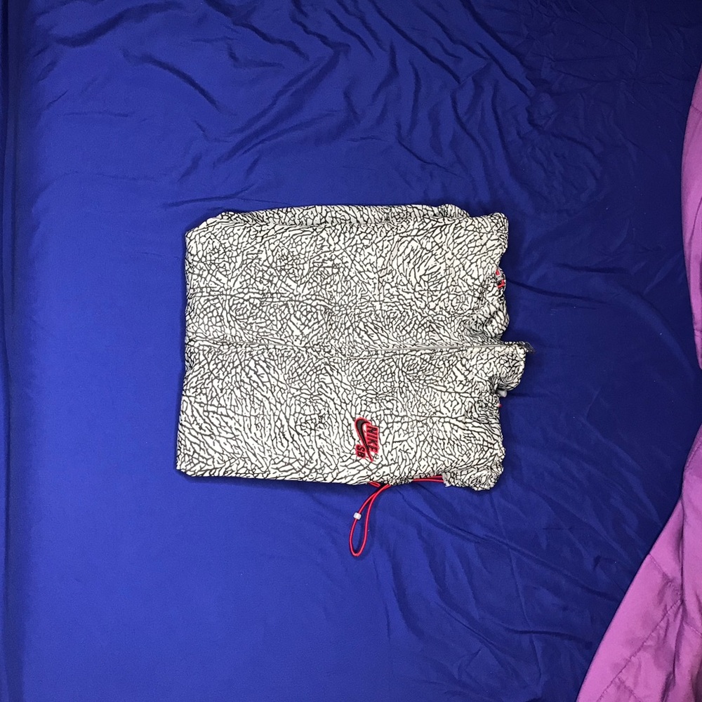 VINTAGE NIKE WINDBREAKER